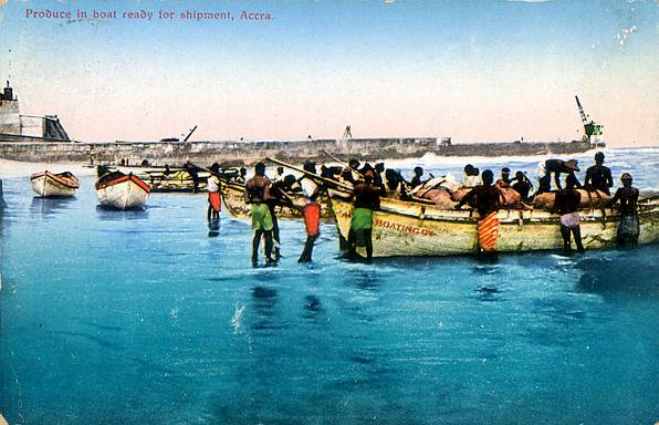 Accra: Loading boats