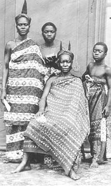 Family group of women