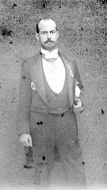 Hendrik Muller in white tie and tails